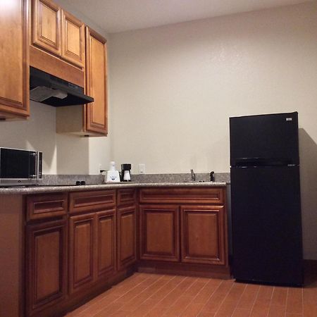 Regency Inn & Suites- Nw Houston 저지빌리지 객실 사진