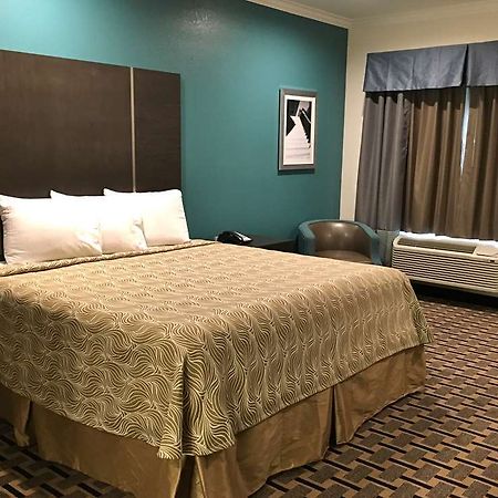 Regency Inn & Suites- Nw Houston 저지빌리지 객실 사진