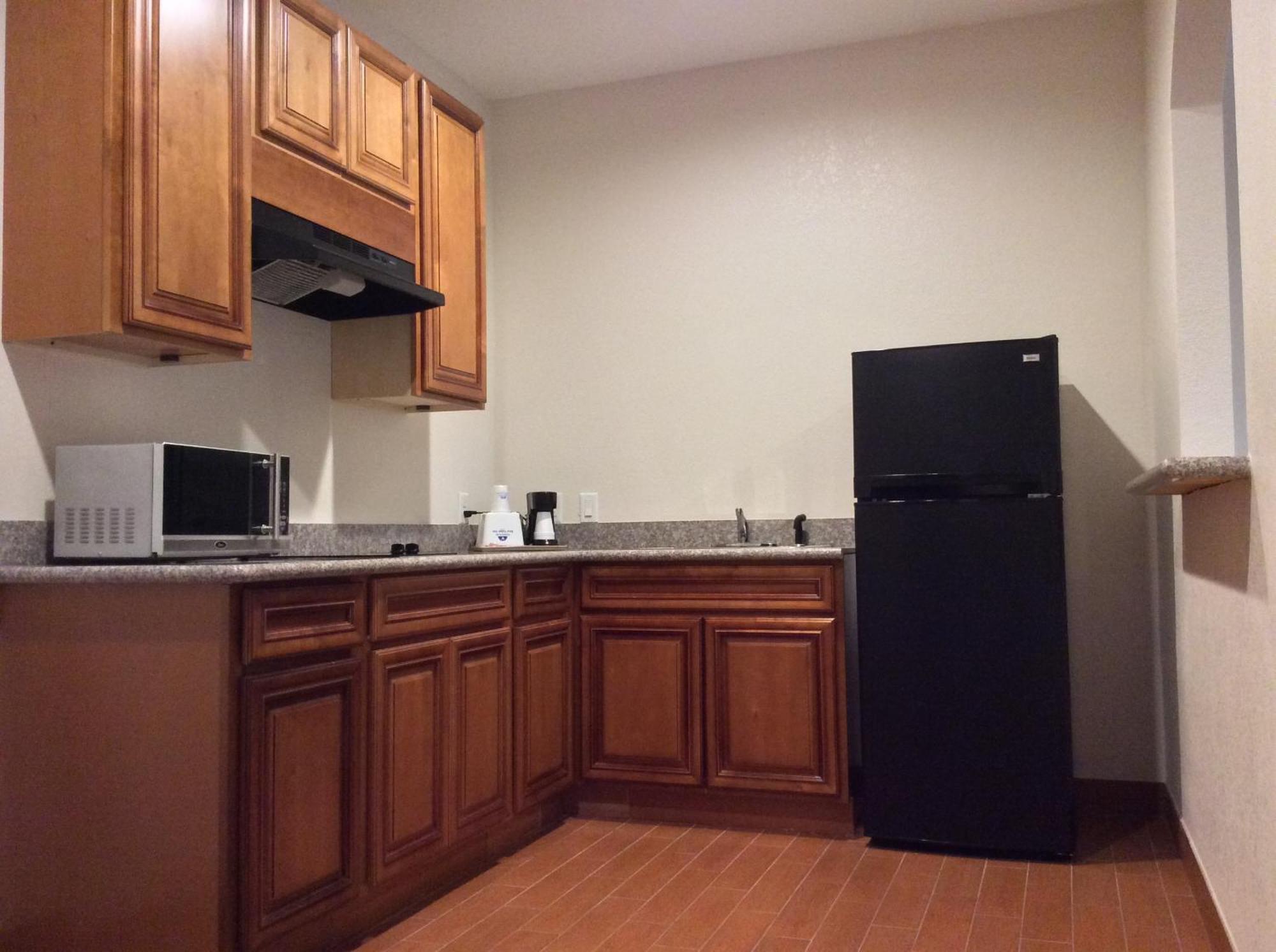 Regency Inn & Suites- Nw Houston 저지빌리지 객실 사진