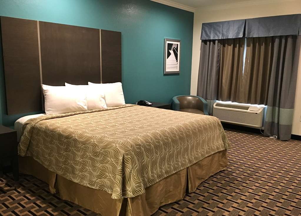 Regency Inn & Suites- Nw Houston 저지빌리지 객실 사진